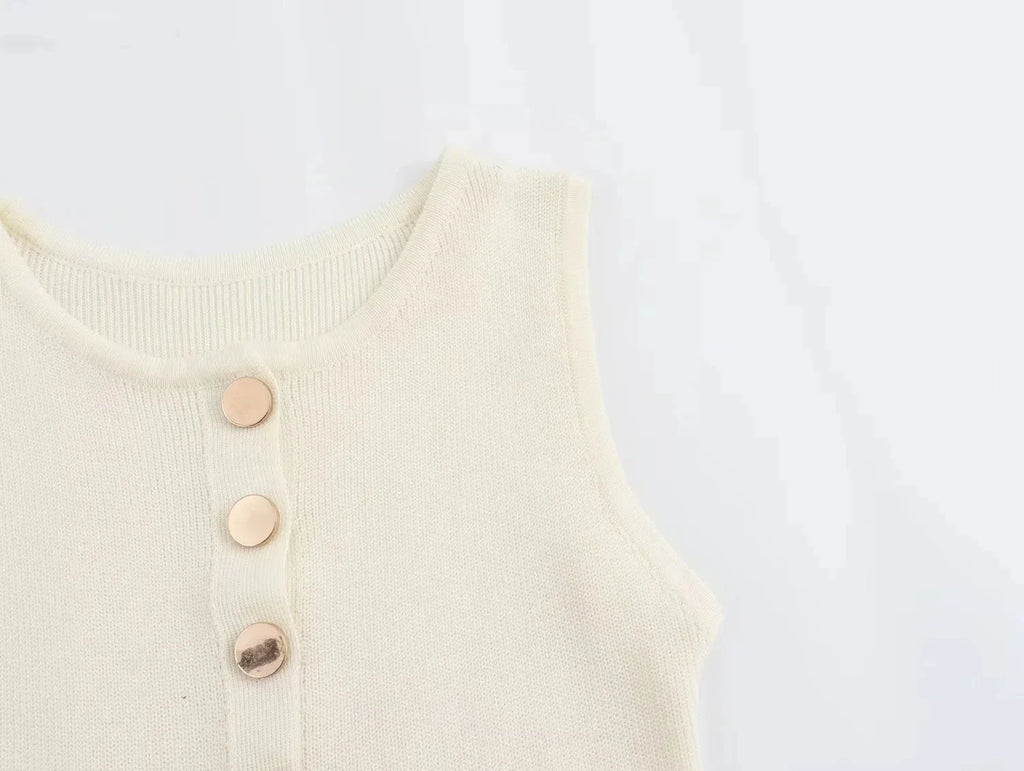 שמלת מידי אלגנטית סרוגה בעיטור כפתורים ושסע קטן - פייר