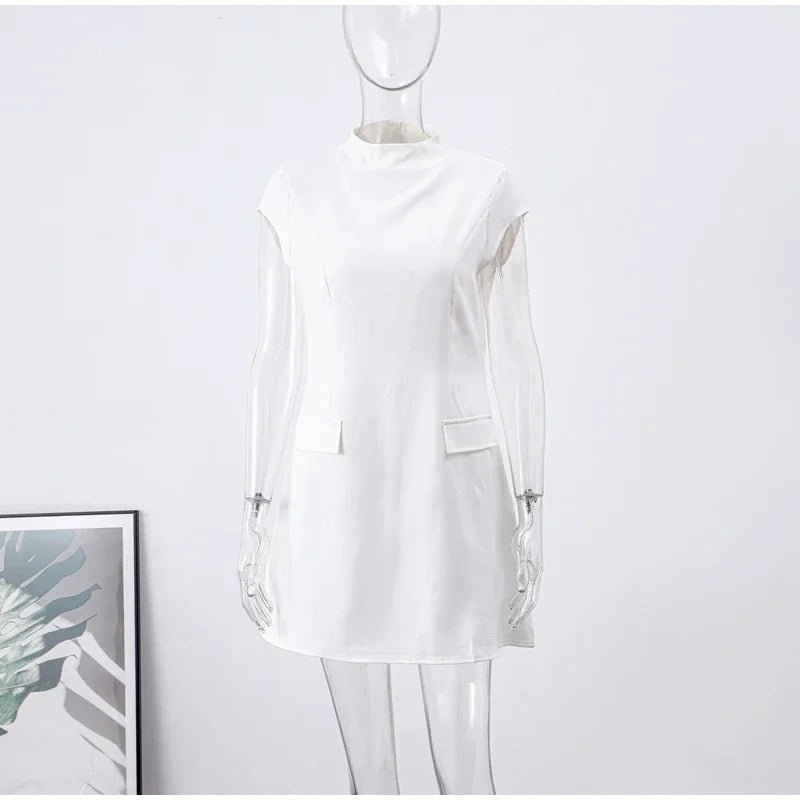 שמלת מיני מחויטת בגזרת שעון חול בעיטור כיסים - נילס