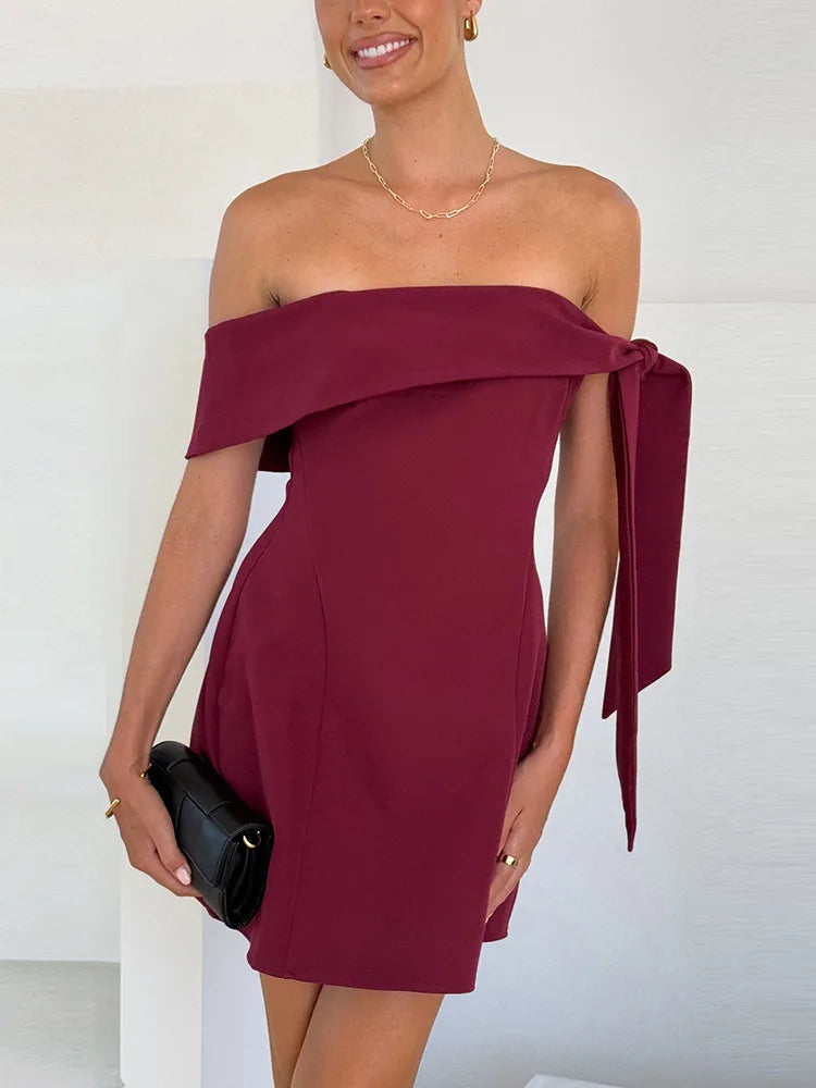 שמלת מיני בגזרת A כתפיים חשופות בעיטור קשירה - שלי