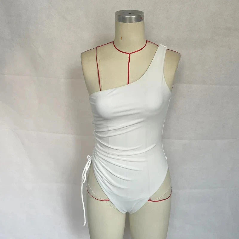 בגד ים שלם כתפייה אחת חוטים לכיווץ - רוזליה