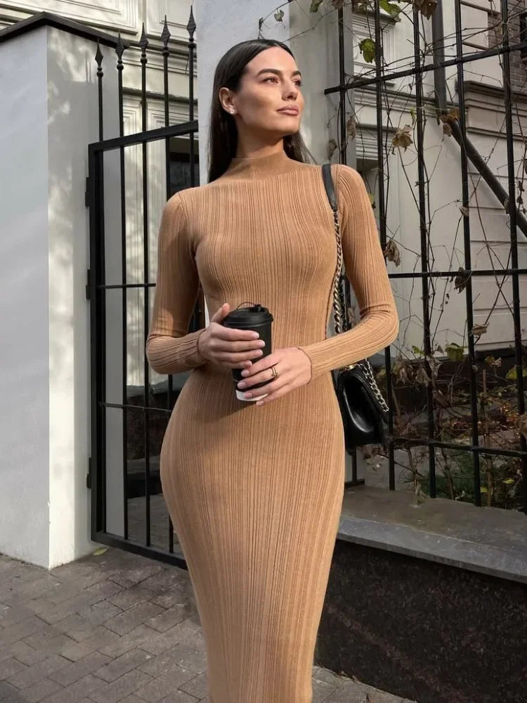 שמלת מקסי סרוגה צמודה צווארון חצי גולף - אנסטסיה