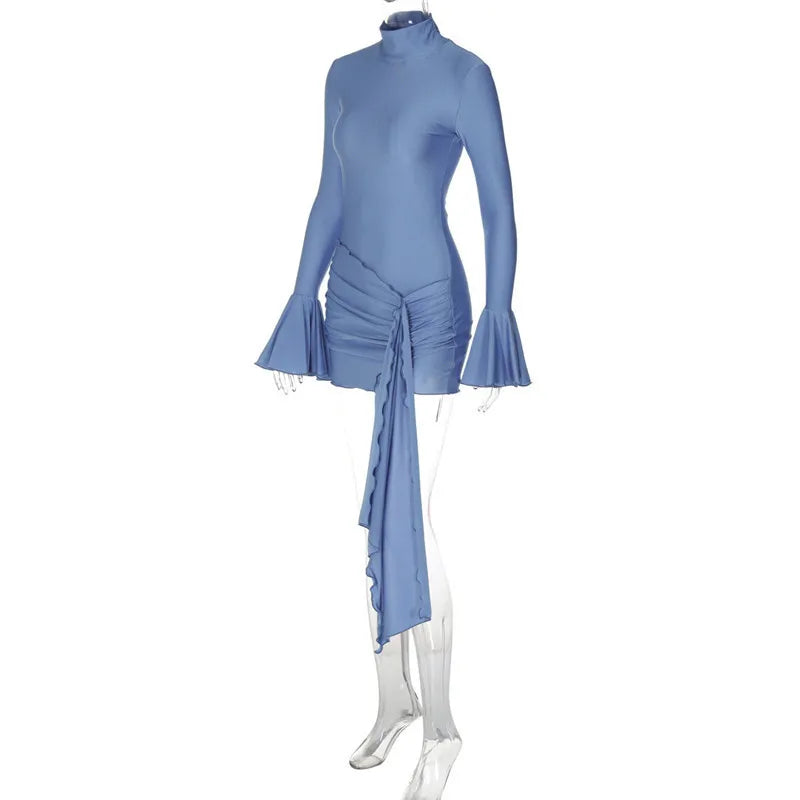 שמלת מיני צווארון גולף שרוולי פעמון בעיטור שובל - ג'נה