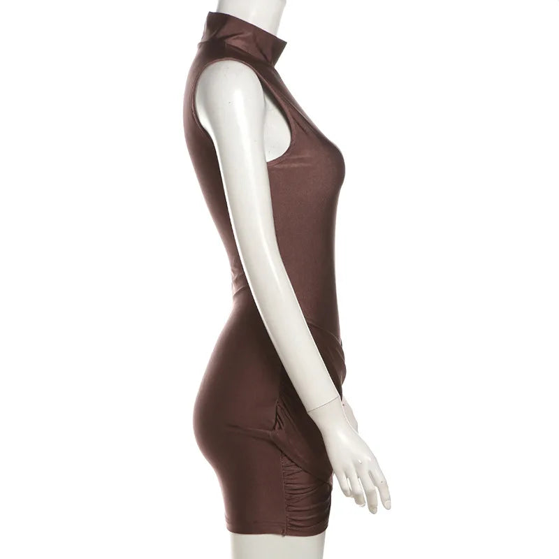 שמלת מיני צווארון גולף בד מבריק בעיצוב קרוס כיווצים - OR