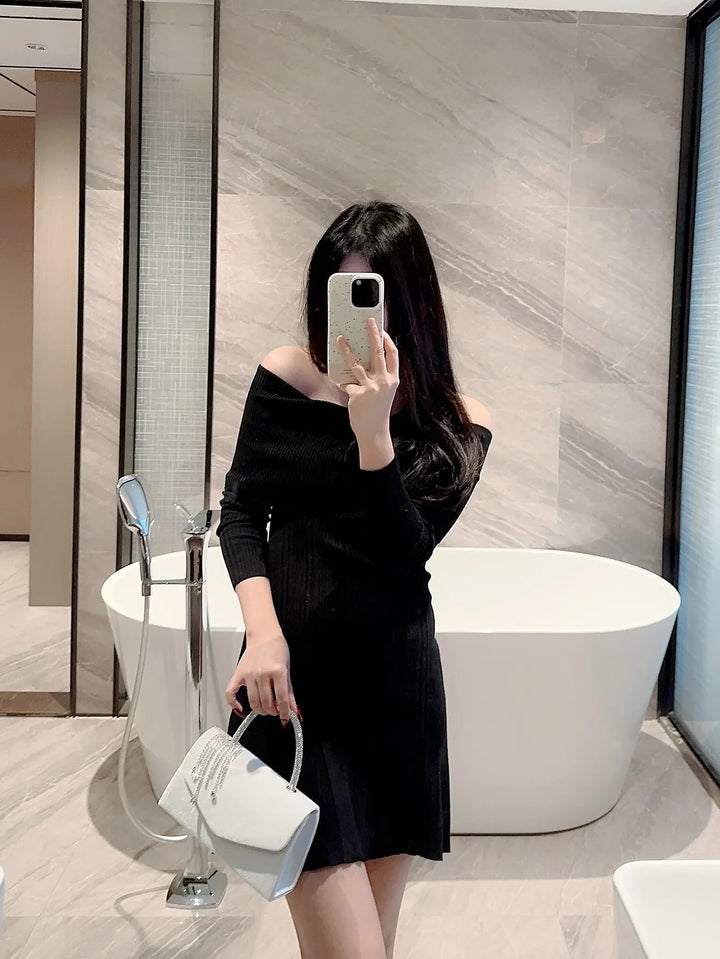 Velvet bag with diamond pattern design