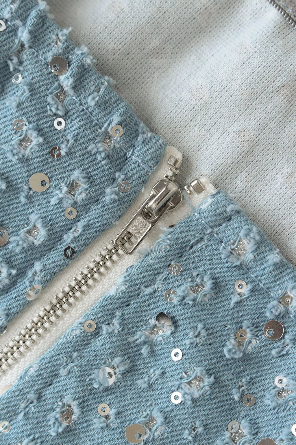 חליפת דנים 2 חלקים מנצנצת בעיטור פייטים טופ סטרפלס וחצאית מיני / מכנסיים גזרה נמוכה - ג'יי