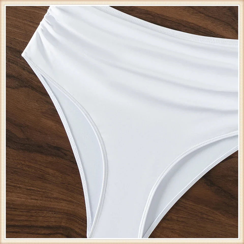 בגד ים ביקיני חזיית סטרפלס בעיטור פרח תחתון מחטב גזרה גבוהה - ונילה