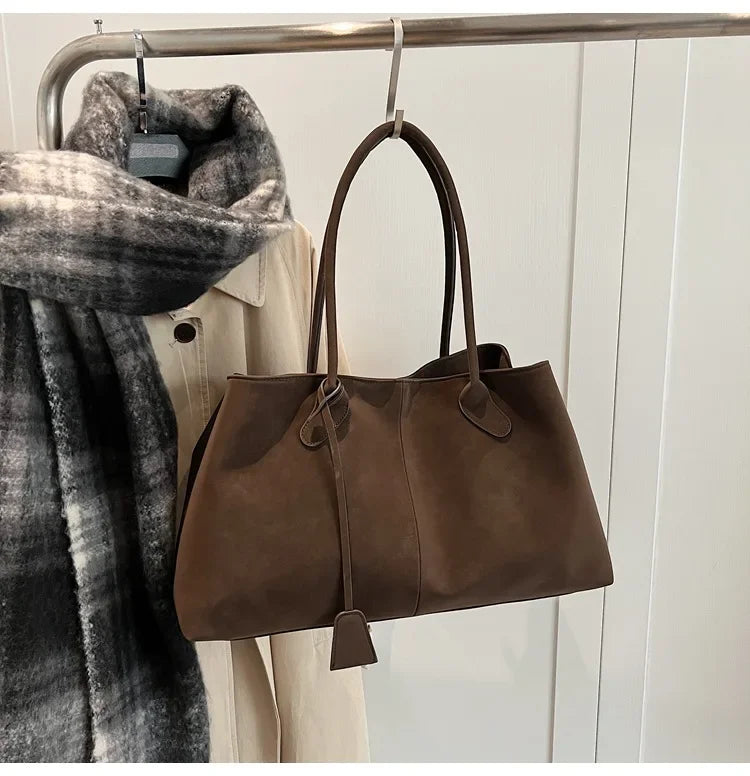 Suede bag with classic design
