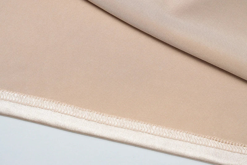 שמלת מקסי סאטן גב פתוח בעיצוב שסע בעיטור צעיף תואם - פיליסיה