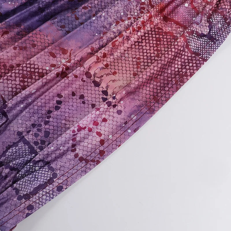 שמלת מיני בעיצוב חצוי בהדפס מיוחד בעיטור חישוקי אבזם - קמי