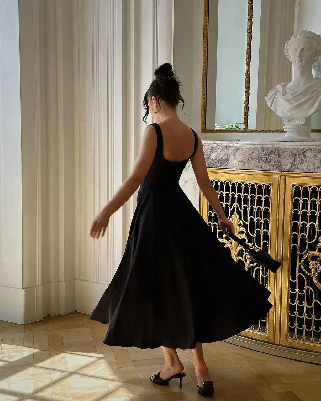 שמלת מידי סאטן בגזרת A - Violette