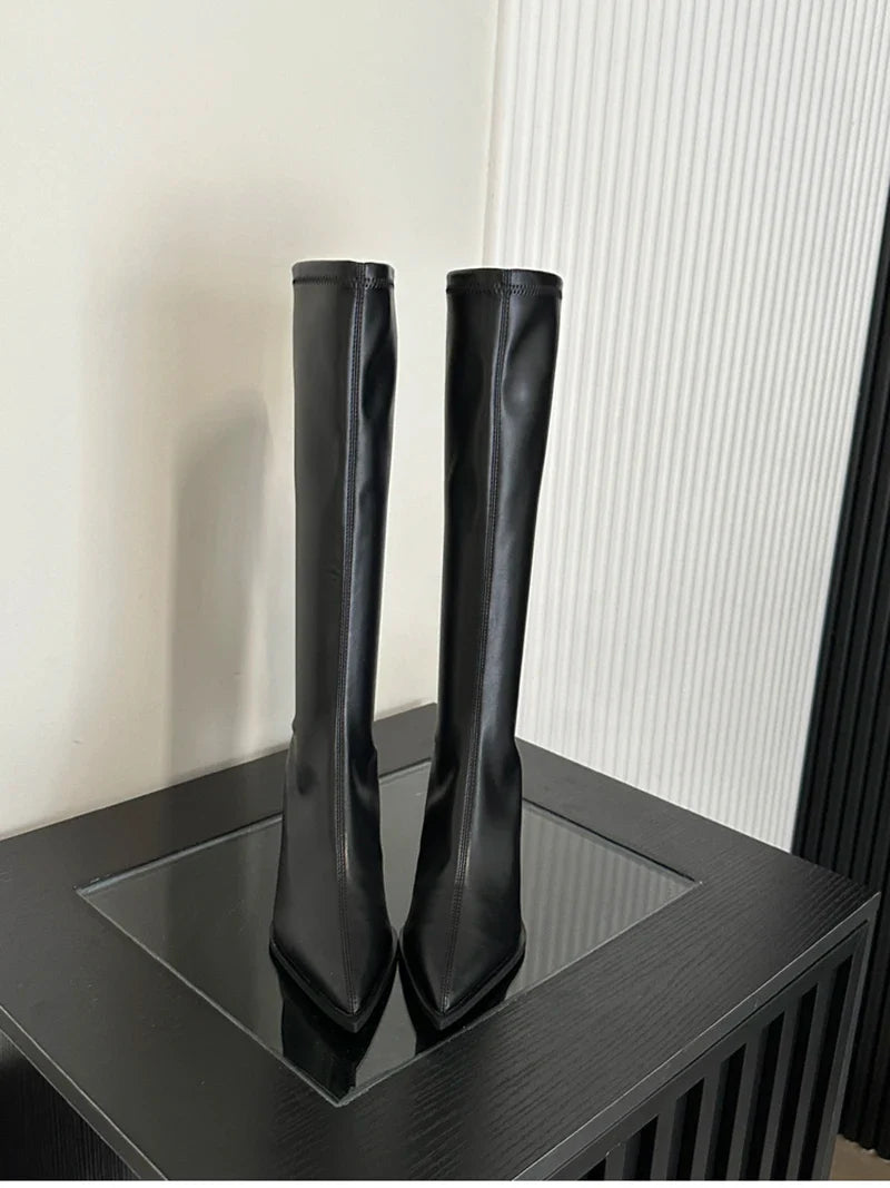 מגפי עקב שפיץ דמוי עור גבוהים - ג'ס