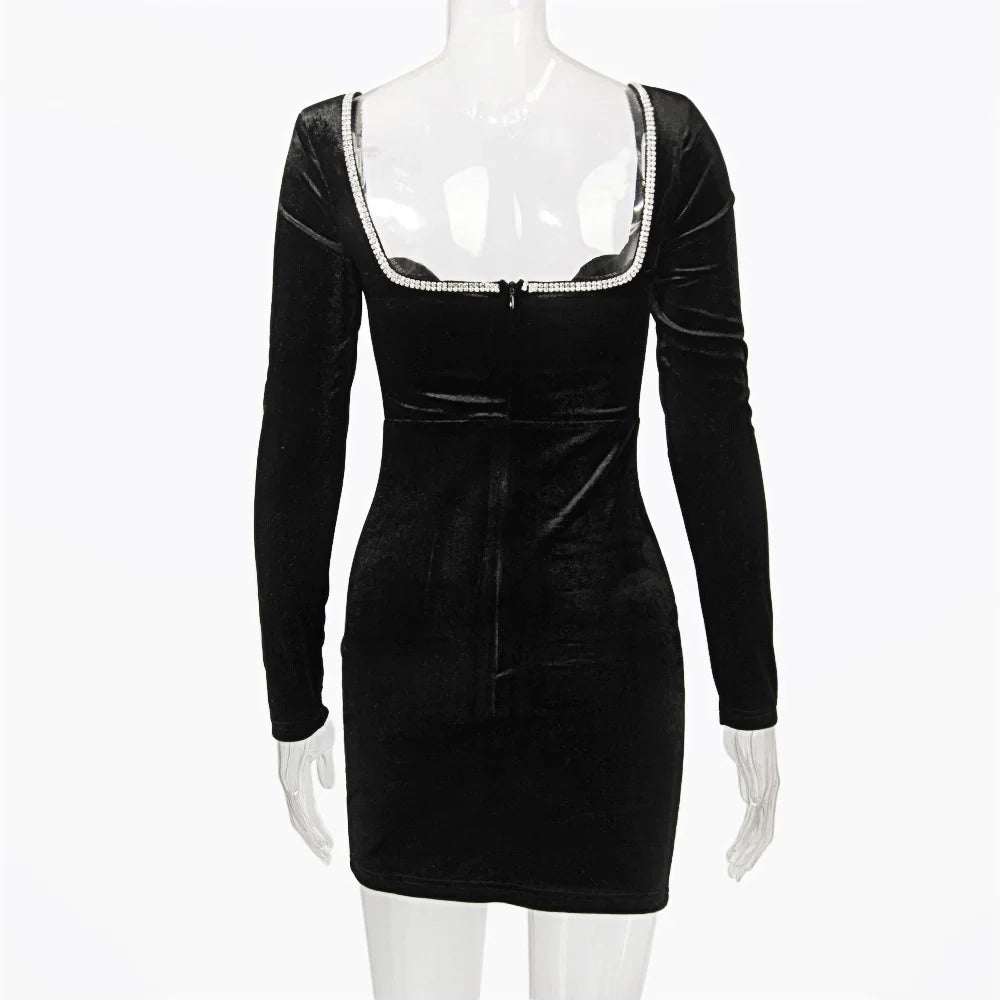 שמלת מיני קטיפה מחשוף V  עמוק בעיטור יהלומים - SANA