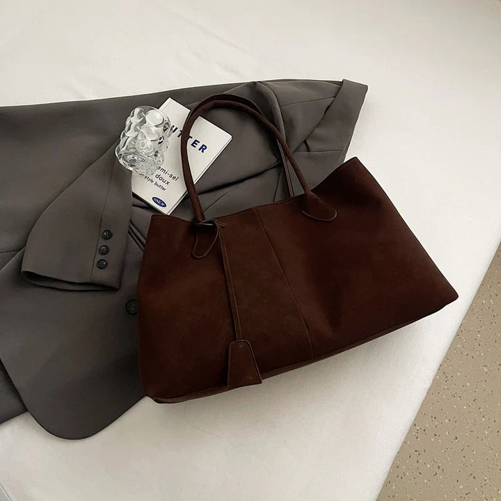 Suede bag with classic design