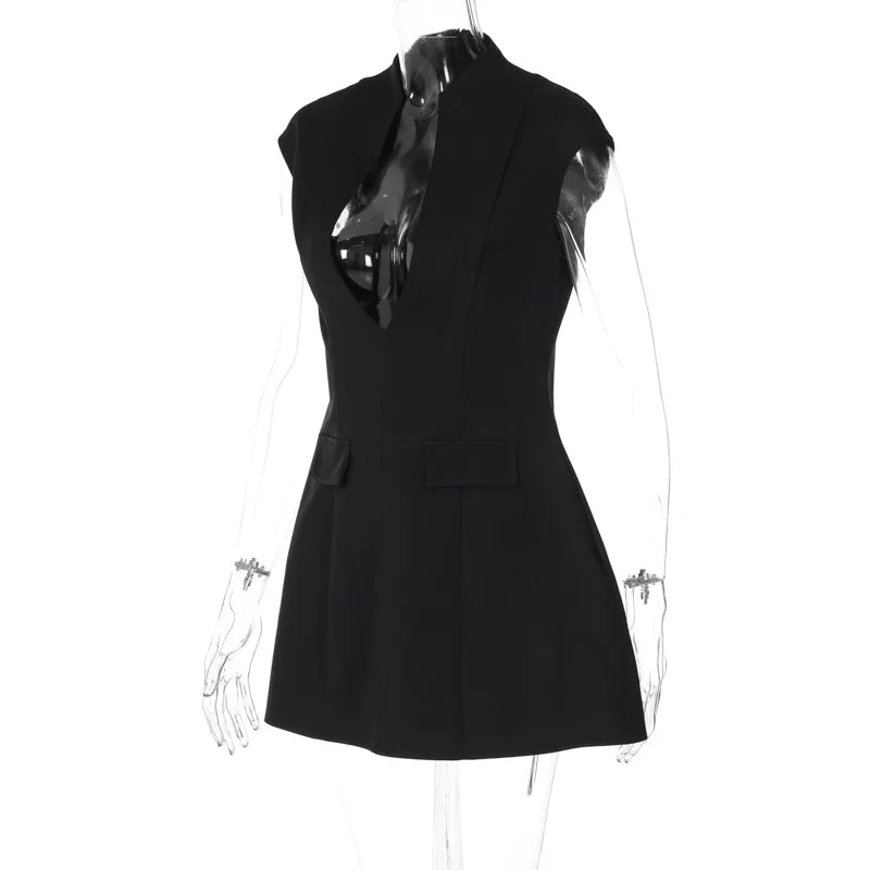 שמלת מיני בגזרת A בעיטור כיסים ומחשוף עמוק - ניני