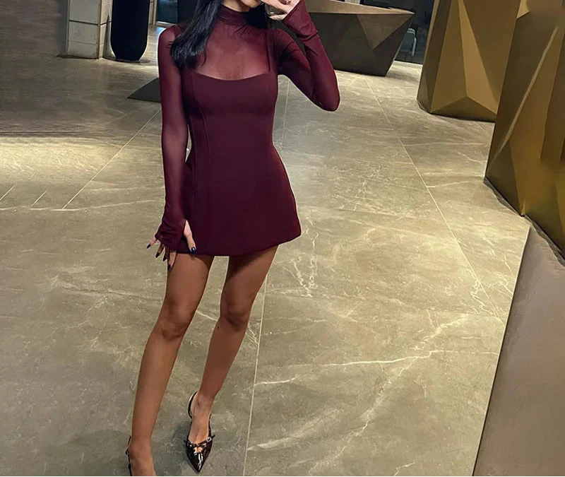 שמלת מיני גולף מחויטת בעיצוב רשת - יילין