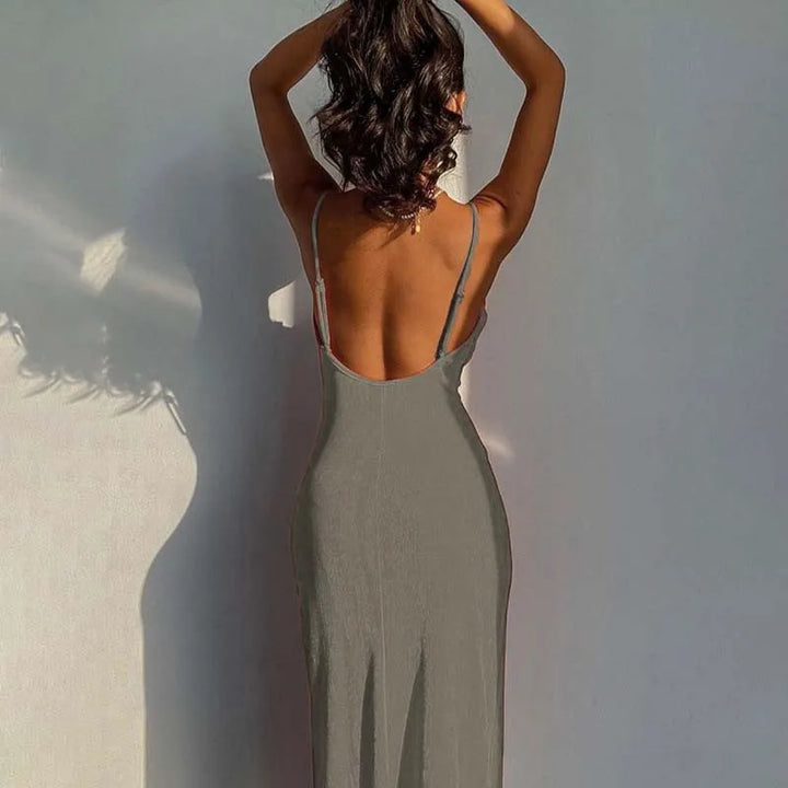 שמלת מידי קיצית סרוגה בעיטור שסע - סמייל