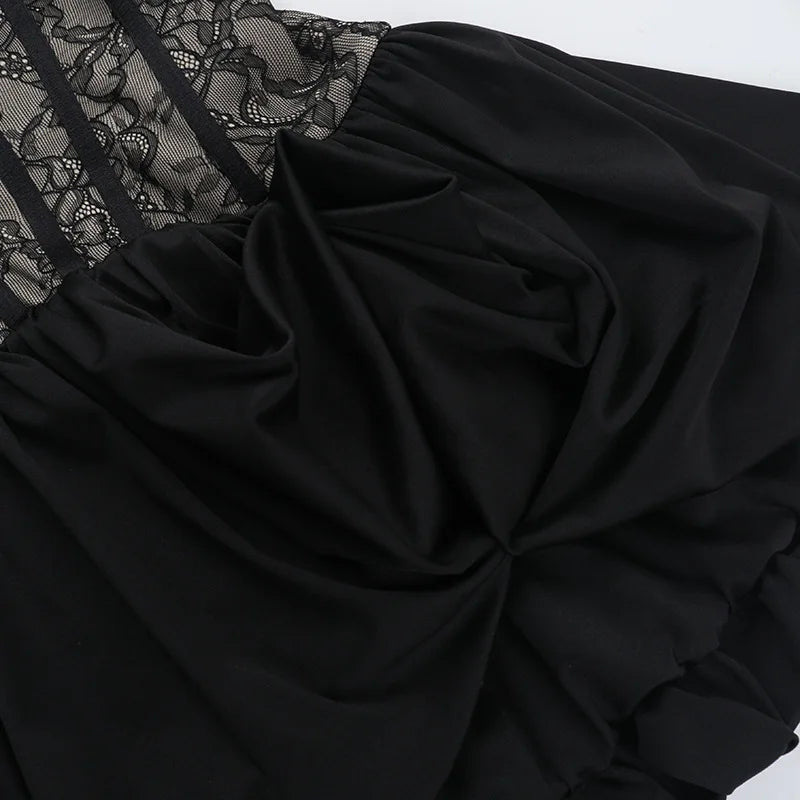 שמלת מיני סטרפלס בעיצוב מחוך בעיטור תחרה וחצאית בלון בגזרת קצפת - Mallory