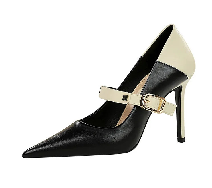 נעלי עקב שפיץ דמוי עור בעיטור אבזם - MARGARET