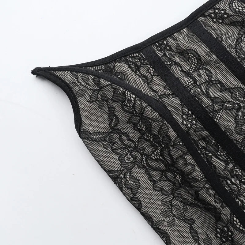 שמלת מיני סטרפלס בעיצוב מחוך בעיטור תחרה וחצאית בלון בגזרת קצפת - Mallory