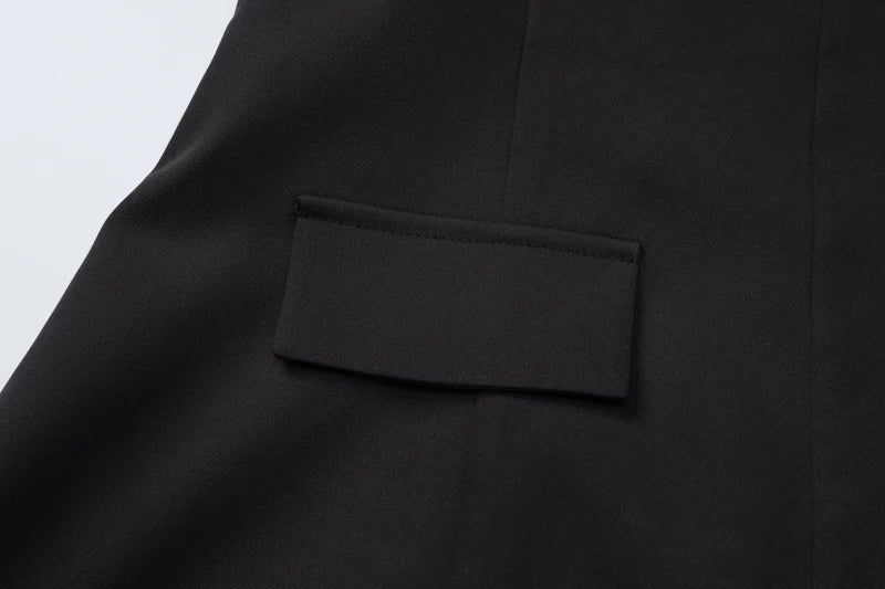 שמלת מיני בגזרת A בעיטור כיסים ומחשוף עמוק - ניני