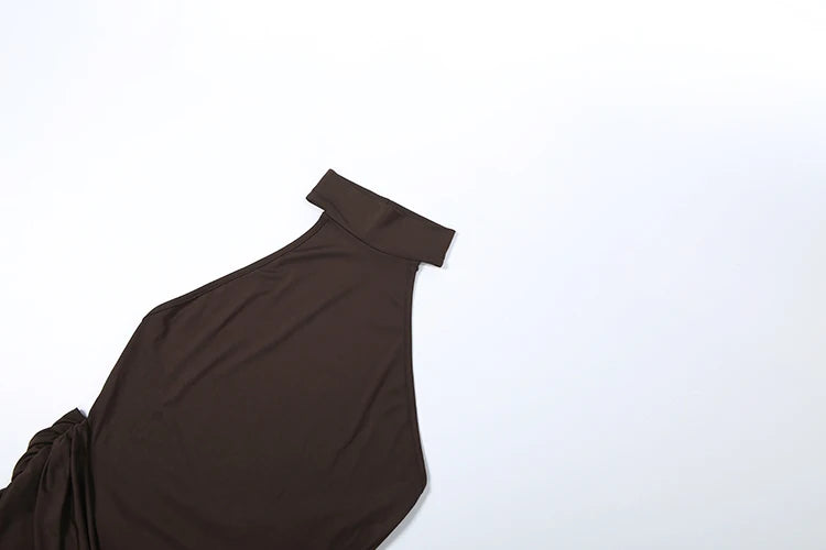 Open-back collar maxi dress with pleats and slit design - Bianca