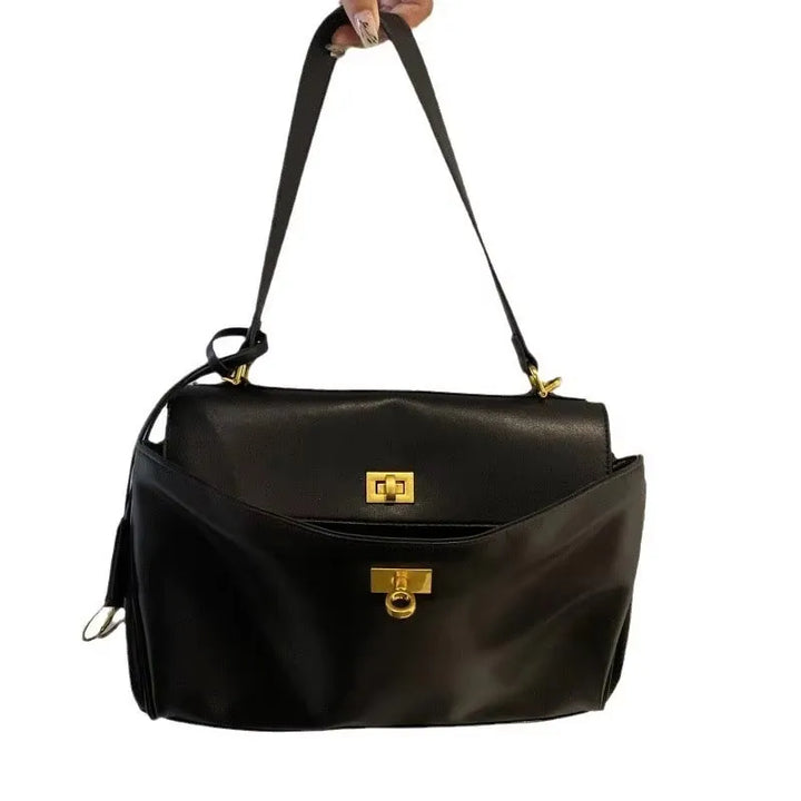 Leather bag with luxury design