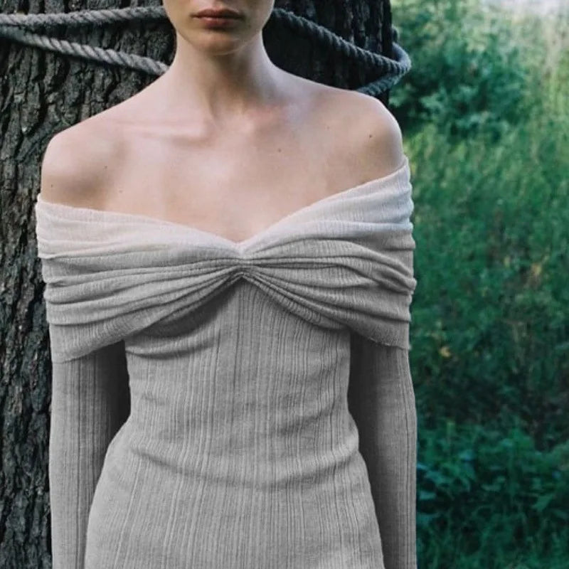 שמלת מיני סרוגה כתפיים חשופות בעיצוב כיווצים שרוולי פעמון - בל