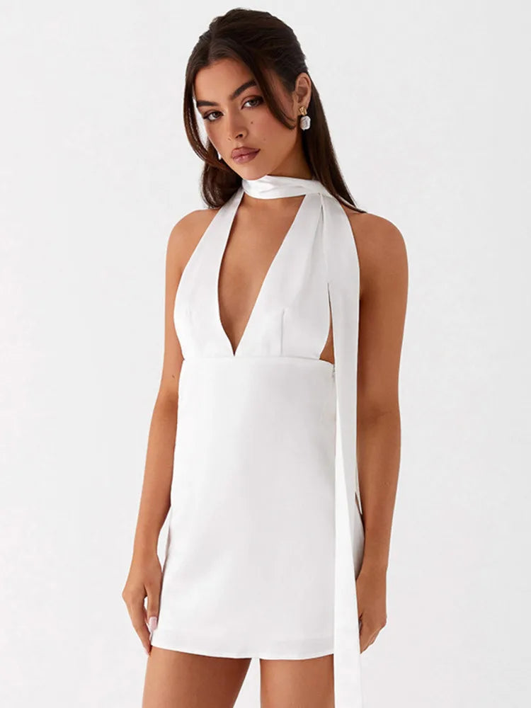 שמלת מיני סאטן מחשוף V בעיטור צעיף תואם - קרינה