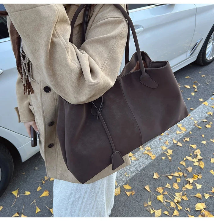 Suede bag with classic design