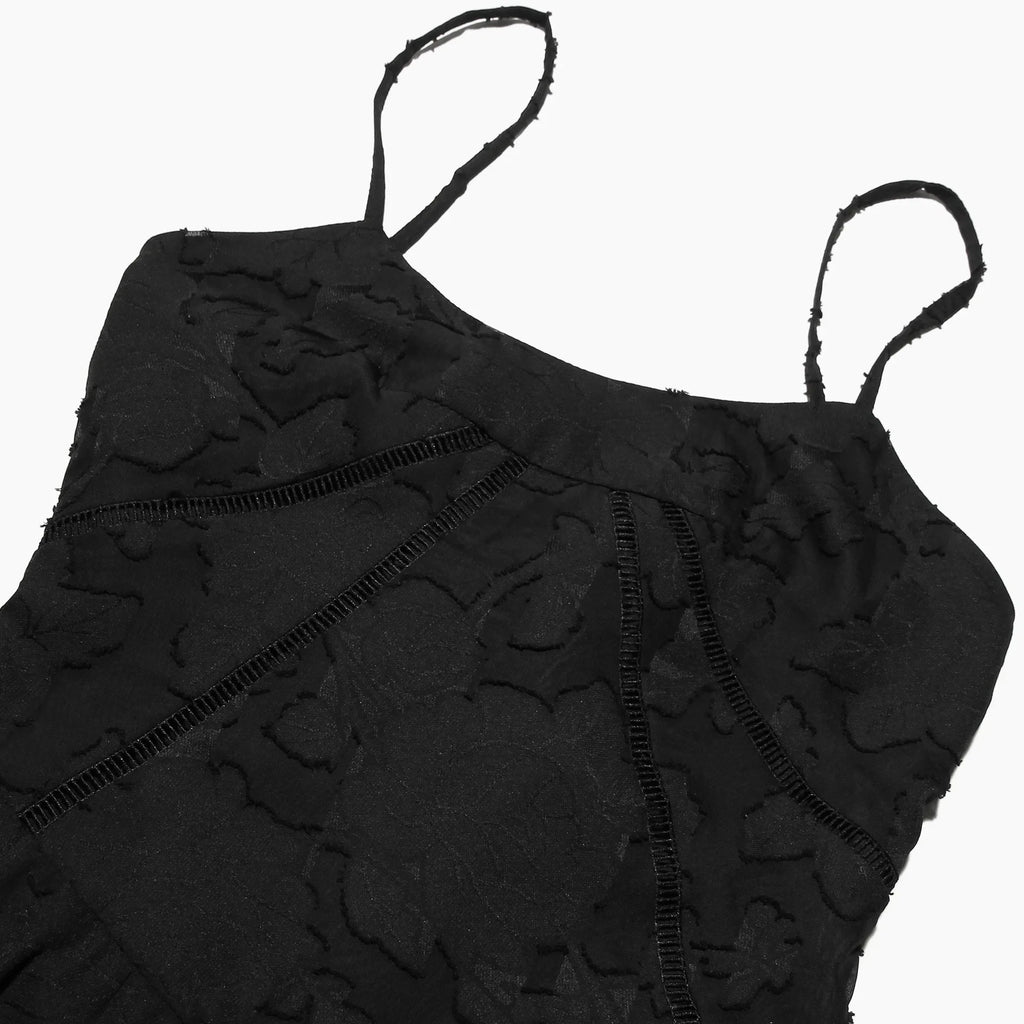 שמלת מיני שיפון בגזרת A בעיטור רקמת איורי פרחים בעיצוב קשירה בגב להצמדה במותן - Allyson