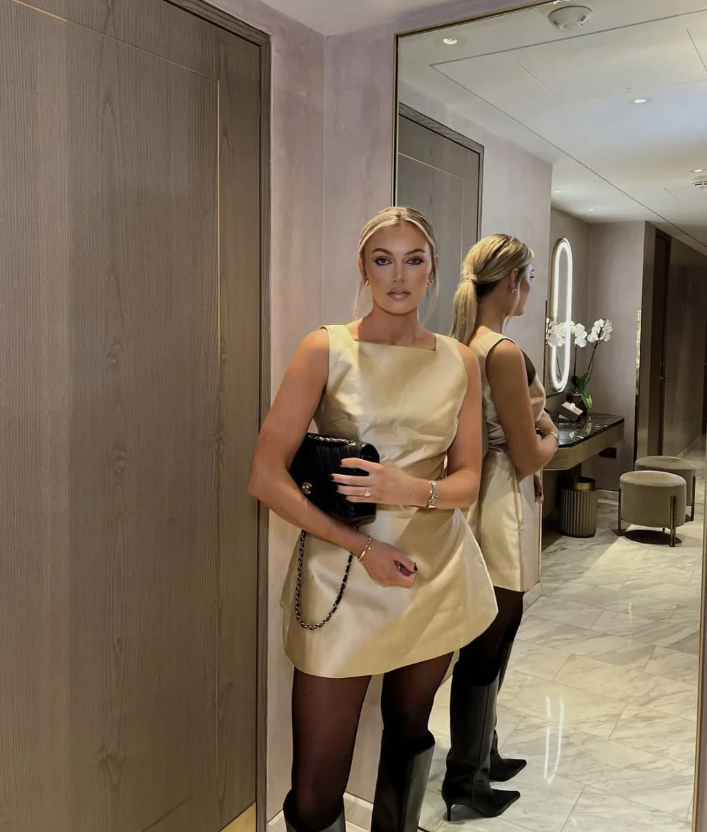 שמלת מיני סאטן בגזרת A בעיטור פפיון בגב - Faye