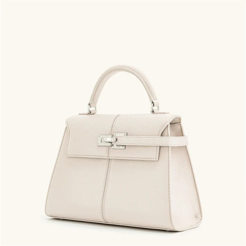 Leather bag with luxury design
