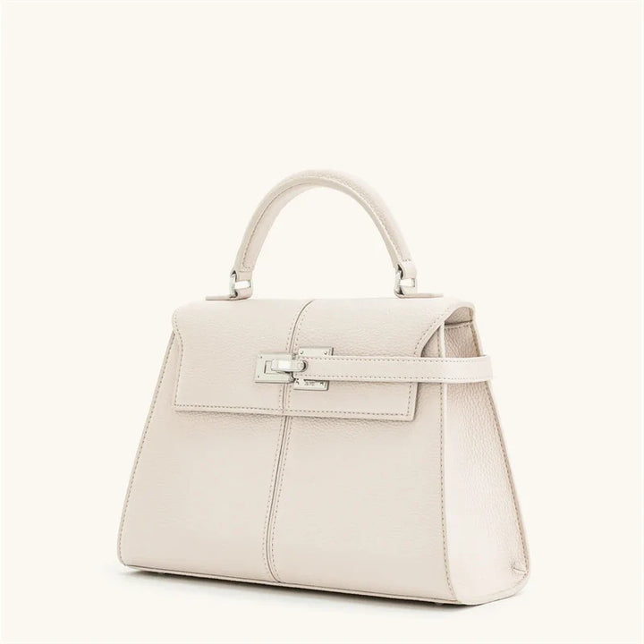 Leather bag with luxury design