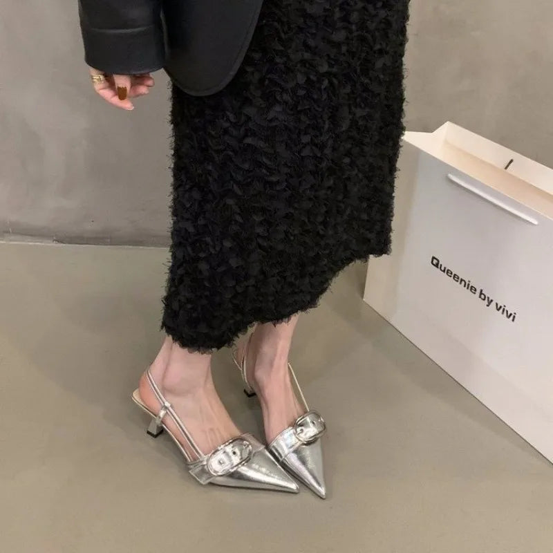 נעלי עקב שפיץ דמוי עור בעיטור חגורת אבזם - פנלופה