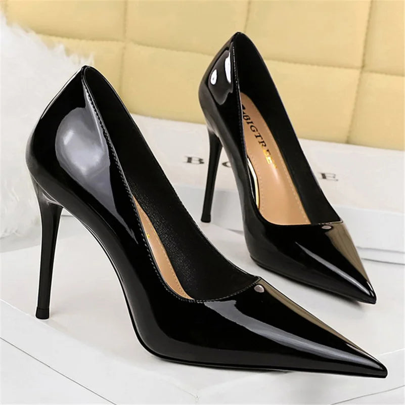 נעלי עקב שפיץ מבריקות - ג'סי