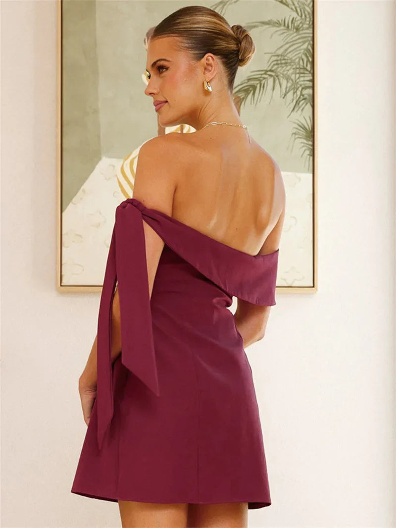 שמלת מיני בגזרת A כתפיים חשופות בעיטור קשירה - שלי