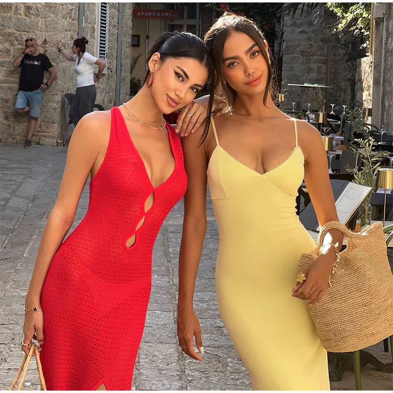 שמלת חוף סרוגה בעיצוב פתחים ושסע - טסה