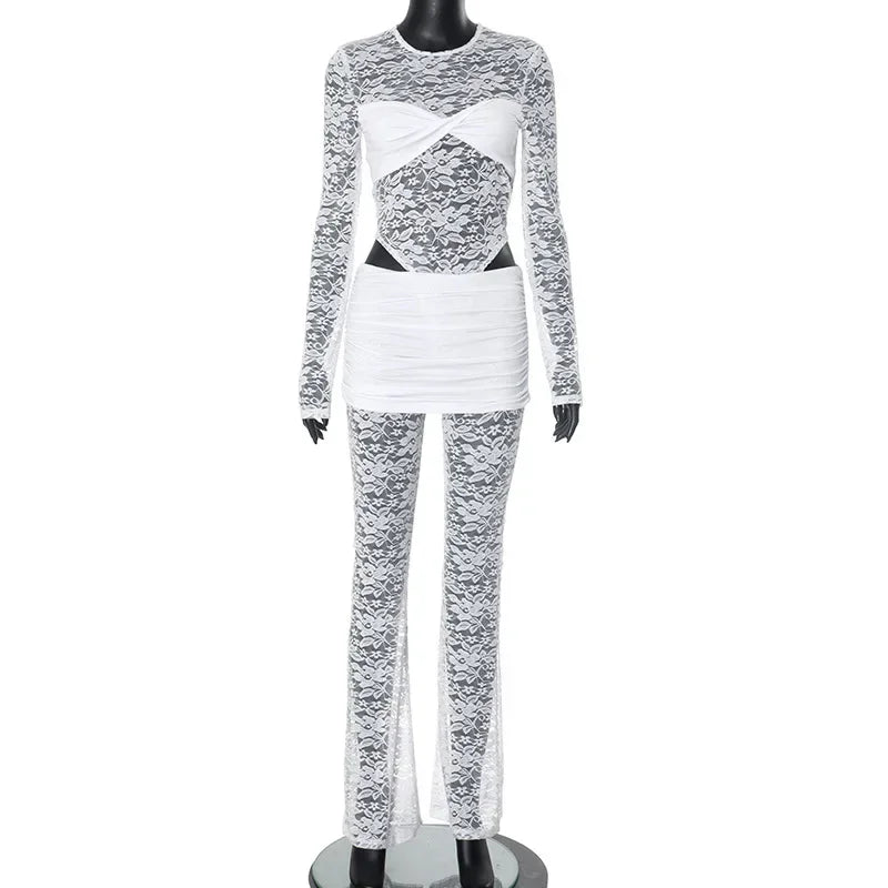 חליפת תחרה שני חלקים בגד גוף ומכנסיים ארוכים בעיטור חצאית מיני  - Meadow