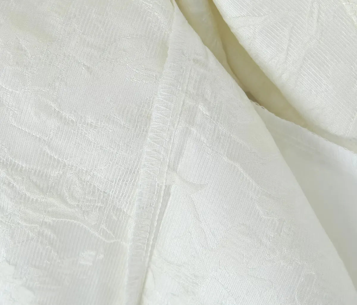 שמלת מיני בעיצוב רקמת איורי פרחים בעיטור תחרה - בלנקה