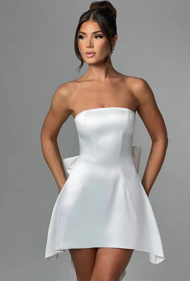 שמלת מיני סטרפלס סאטן בגזרת A בעיטור פפיון בעיצוב אסימטרי - Roselyn