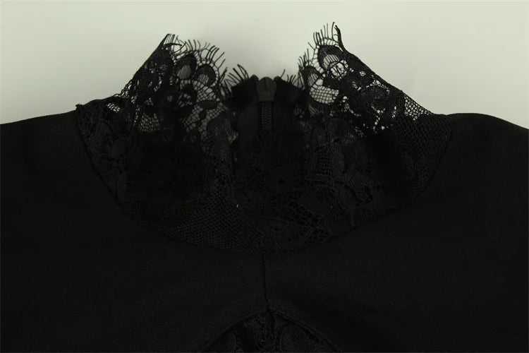 שמלת מיני בד מחטב גולף בעיטור תחרה - Mary