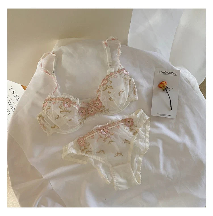 סט בעיצוב שקוף בעיטור רקמת פרחים ותחרה - Presley