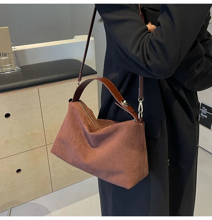 Suede bag with classic design
