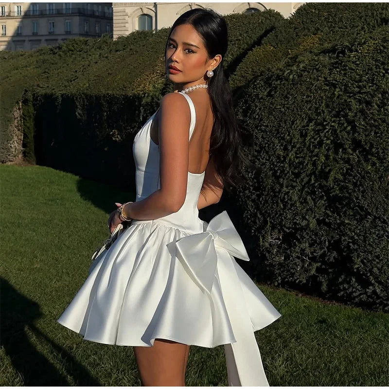 שמלת מיני סאטן גב פתוח בעיטור פפיון  - Reese