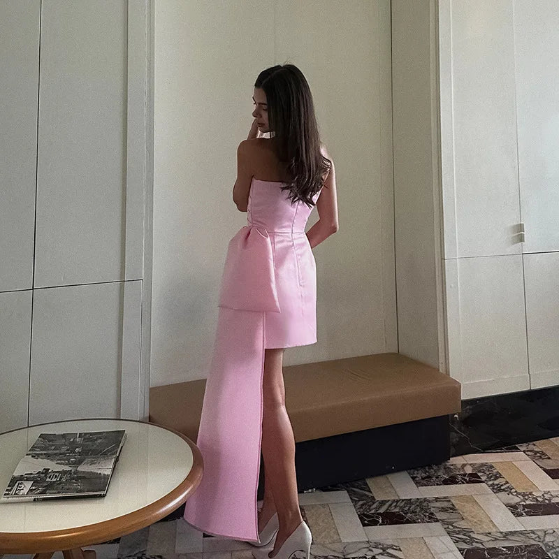 שמלת מיני סטרפלס סאטן בעיטור שובל - מגי