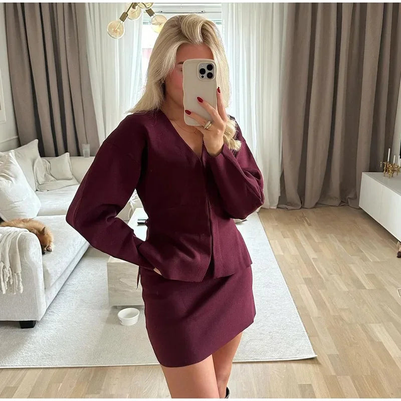 סט שני חלקים סרוג קרדיגן סגירת סיכות וחצאית מיני - ביאטריס