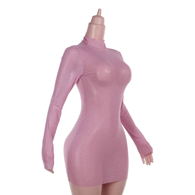 שמלת מיני צמודה בעיטור זרקונים מנצנצים בגזרת גולף - קארדי