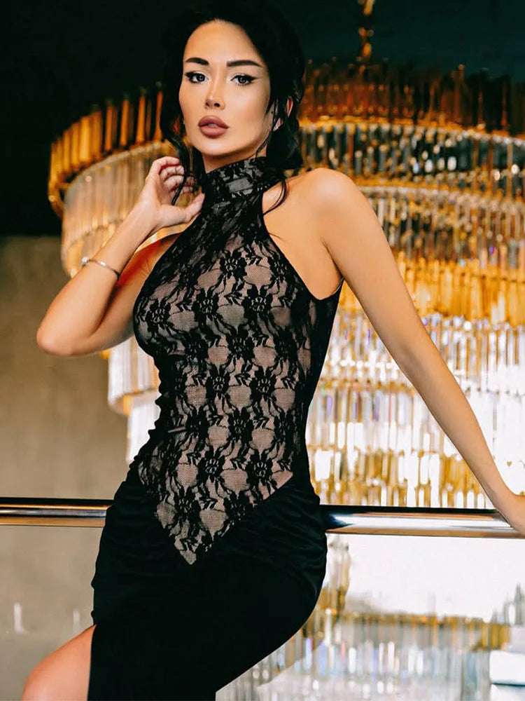 שמלת מקסי גולף בעיטור תחרה בעיצוב שסע עמוק - Calliope