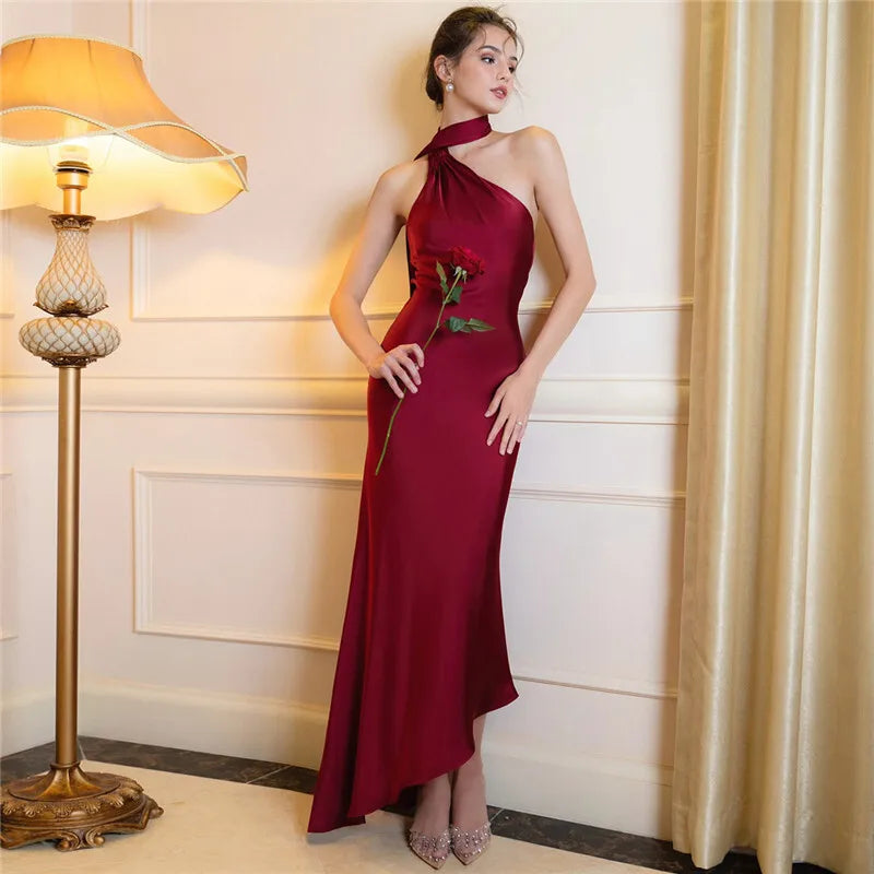 שמלת מקסי סאטן בעיצוב אסימטרי וליפוף בצוואר - אנג'לה