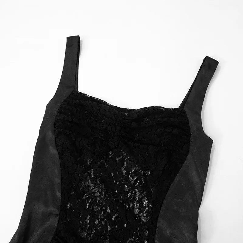 שמלת מיני סאטן בעיטור תחרה בעיצוב כיווצים - Leona